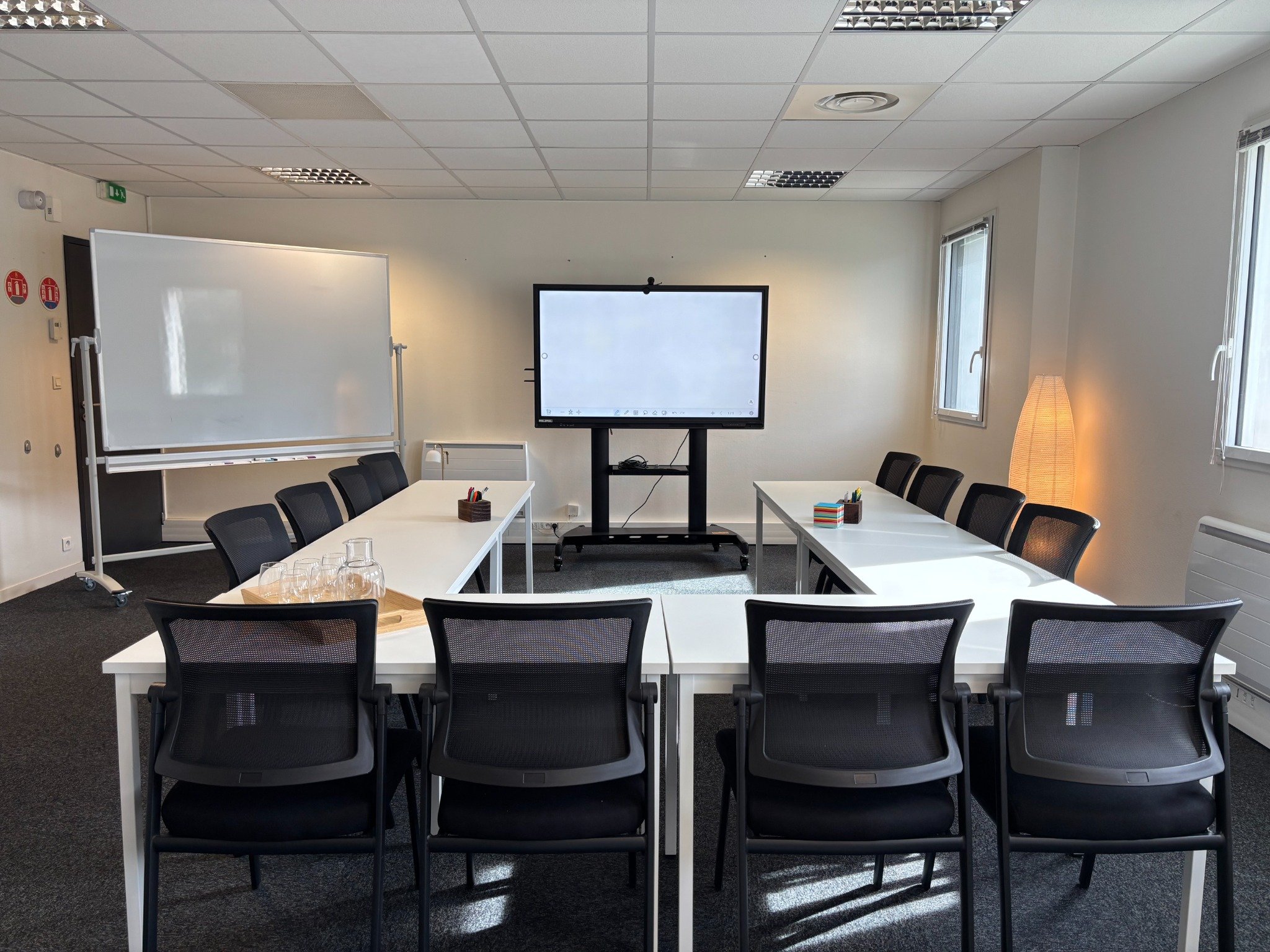 Salle de réunion modulable en U